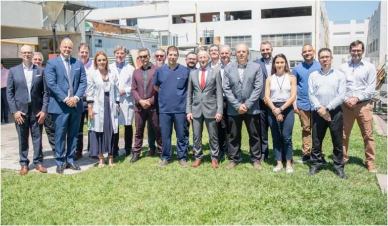 Recorrida por las obras de instalación del revolucionario equipo que tratará el cáncer en niños